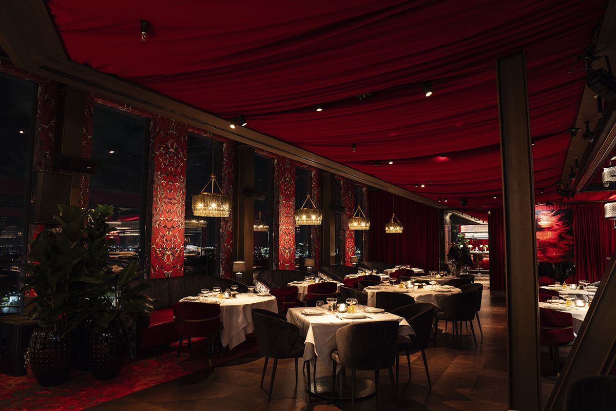 المتعة الإيطالية في Ventuno Skylounge: "من فضلك استمتع هنا"
